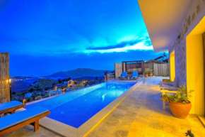 Kalkan'da Deniz Manzaralı, Havuz ve Jakuzili Villa